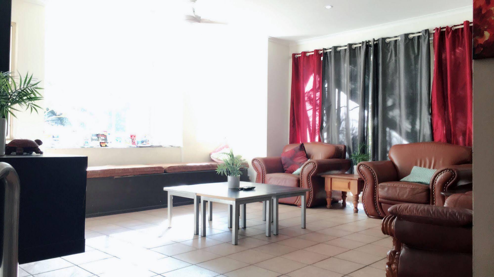 Gold Coast Hostel Bagian luar foto