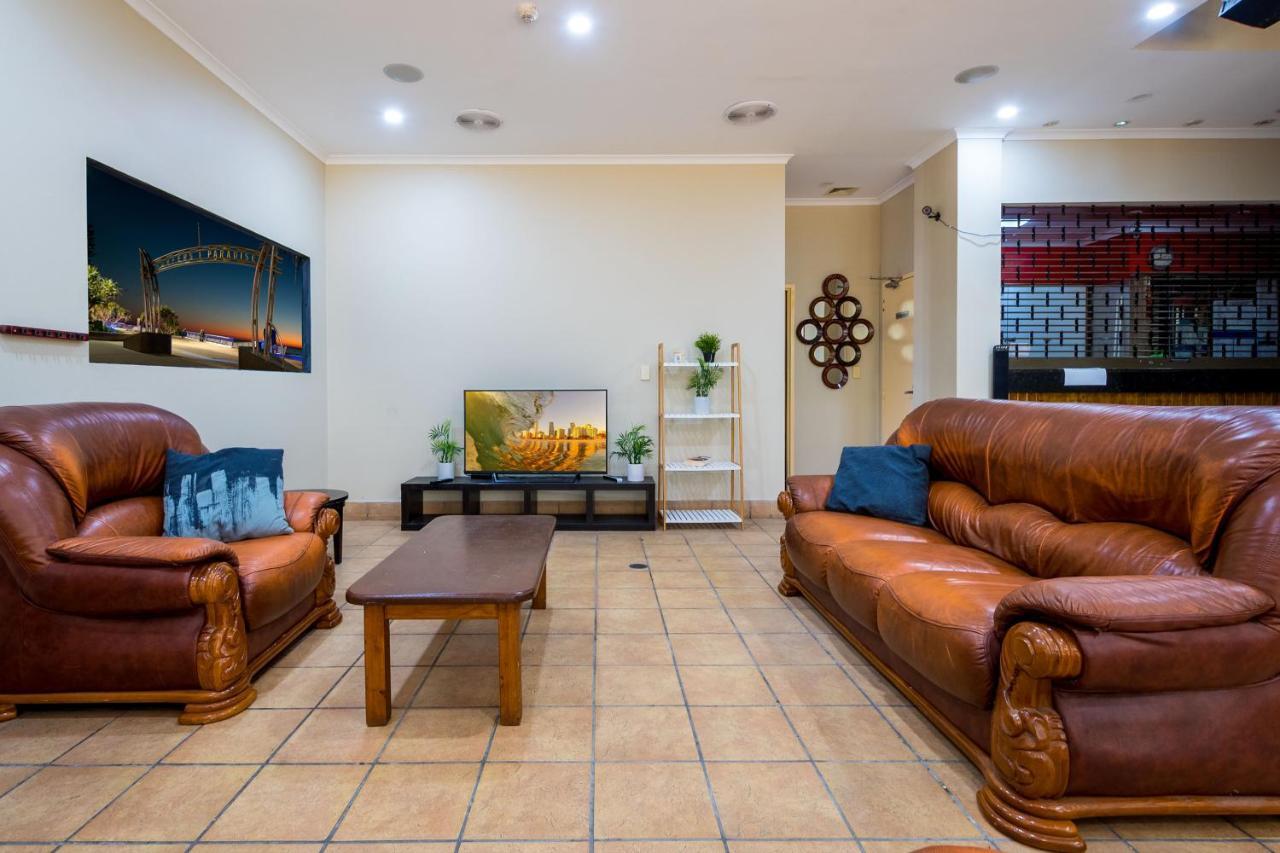 Gold Coast Hostel Bagian luar foto